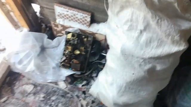 Дожёг МЕГА гирлянду!!! И разобрал немного меди. смотреть онлайн