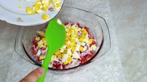 Вы такой салат еще не пробовали! Очень вкусный салат с кириешками и помидорами.