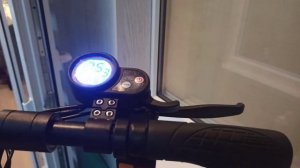 Заклинивает курок газа на электросамокате