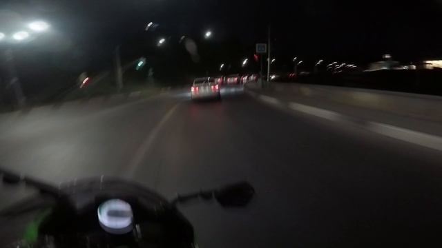 Они не смотрят в зеркала. Будьте ОЧЕНЬ внимательны на дороге!!! смотреть онлайн