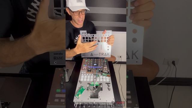 Innofader Pnp 3 (innofader 1-70-72) Install into a Rane 70/72 Mixer смотреть онлайн