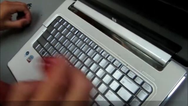HP Pavilion DV5 Monitor Hinges Repair - Part 2 смотреть онлайн