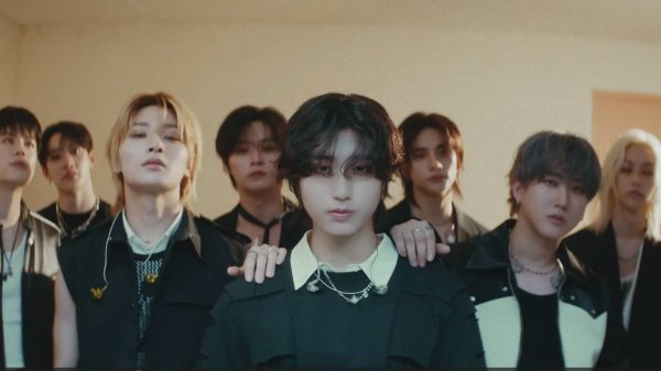 Stray Kids "Stray Kids"