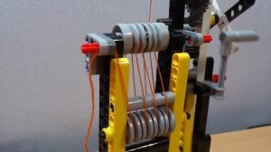 Часы из лего с маятником.