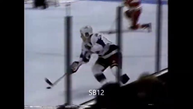 Teppo Numminen hit Gary Roberts Dec. 21/1991 смотреть онлайн