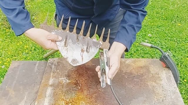 Ни в коем случае не выбрасывайте старую лопату и грабли Из них получится очень нужная самоделка смотреть онлайн