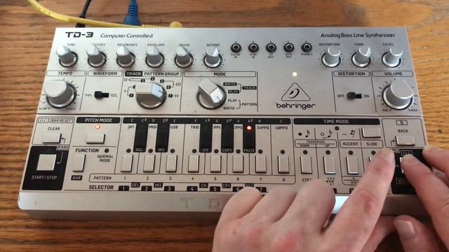 Behringer TD-3 : How to program a 303 in 3:03 mins смотреть онлайн