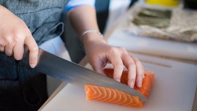 Unbelievable! How Eating Sushi Changed My Life... смотреть онлайн