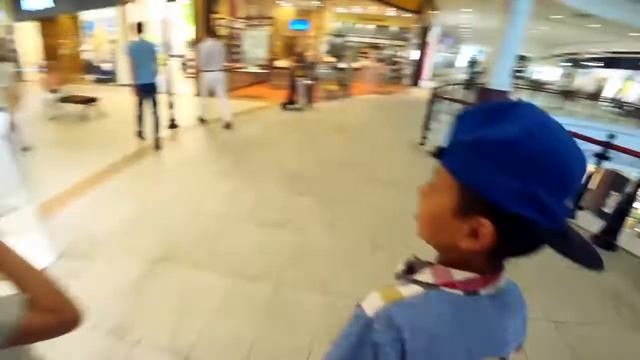 ПОДАРИЛ ШКОЛЬНИКАМ 10 000 РУБЛЕЙ Потратить все деньги за ОДИН ВЕЧЕР смотреть онлайн