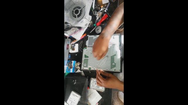 Playstation 4 Teardown - To get to the Motherboard HDMI PORT смотреть онлайн