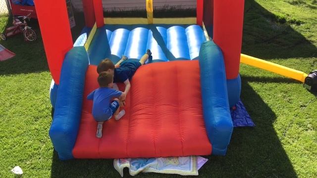 Little Tikes Shady Jump N’ Slide! Set up and play! смотреть онлайн