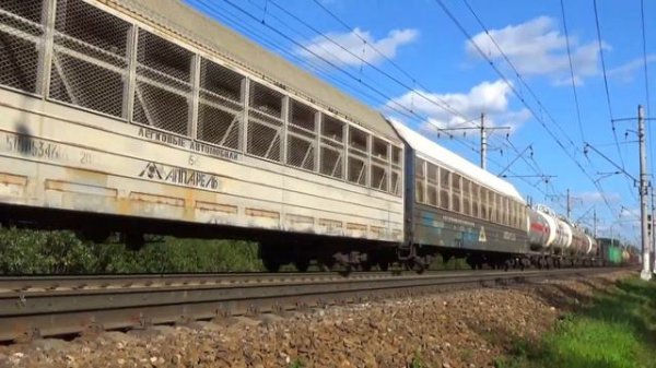 Электровоз ВЛ11-072 с грузовым поездом