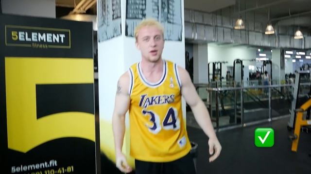 КТО БОЛЬШЕ ПОДНИМЕТ НА БИЦЕПС ? Заруба топ воркаутеров ! смотреть онлайн