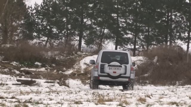 Mitsubishi Pajero 3 Portes 3.2 DI-D sous la neige смотреть онлайн