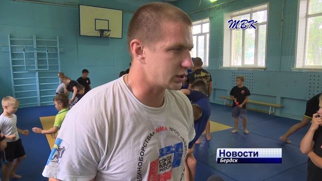 Главный тренер сборной области по ММА провел мастер-класс для бердских бойцов смотреть онлайн