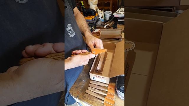 Распаковка инструмента фабрики "Петроградъ" в мастерской "Деревянные Игрушки Русского Севера" смотреть онлайн