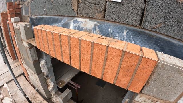 Bricklaying - How To Lay Brick Soldiers To A Line With Commentary смотреть онлайн