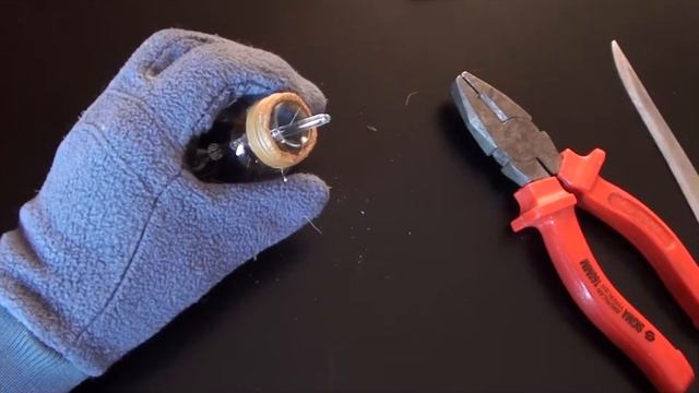 DIY Как разобрать лампочку и отделить цоколь / How to disassemble and separate the bulb socket смотреть онлайн