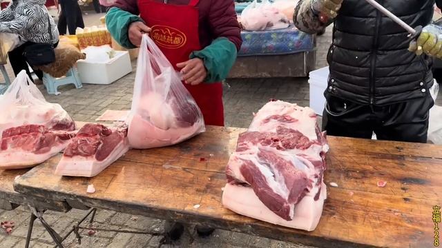 老孟賣豬肉太火了，800多公斤大肥豬土豪哥買一頭，不服不行呀！ 【立福128】 смотреть онлайн