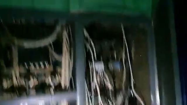 Протечка с крыши во время дождя в электрических щитках многоэтажного дома смотреть онлайн