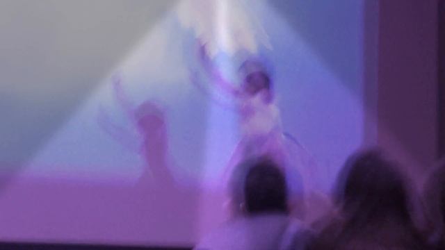 #Танцы на школьном концерте??????? смотреть онлайн