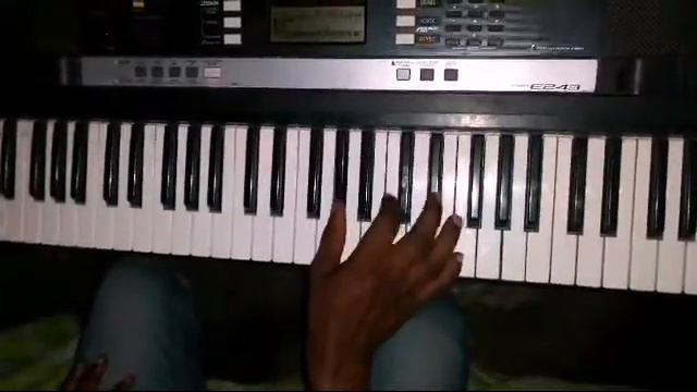 PIANO OCKTAIL, COMMENT SAVOIR LE SECRET DU PIANO EN JOUANT TOUTE LES GAMME.(tuto débutant) смотреть онлайн