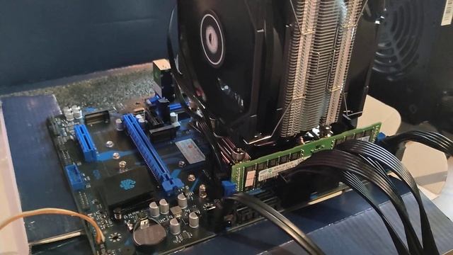 HUANANZHI X99 QD4 ddr 4 работает смотреть онлайн