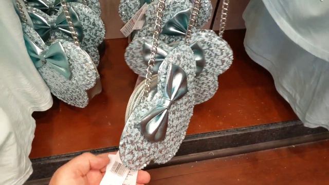 Disney Just Released 'Arendelle Aqua' Merchandise At Walt Disney World | TAKE A LOOK! смотреть онлайн
