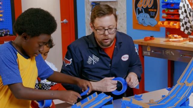 How to Make a Cars-Themed Racetrack From Cardboard! | Pixar Cars смотреть онлайн