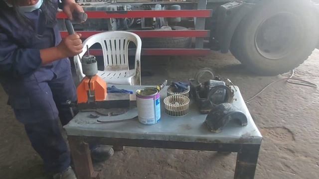HOW TO REPAIR CABIN A.C BLOWER FAN.MAN TGA TRUCK смотреть онлайн