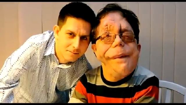 Adam and Neil Pearson are twins born with the same genetic disease that has left one with memory смотреть онлайн
