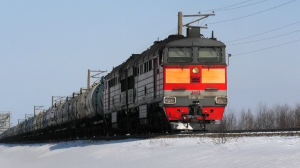 2ТЭ116-1220 с наливным грузовым поездом