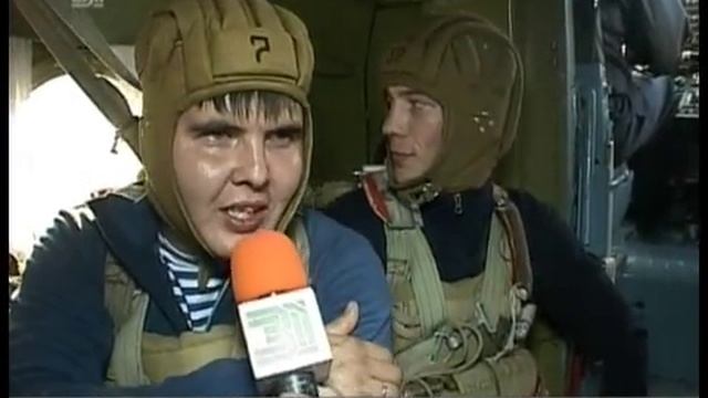 Вспомнить боевую молодость. Бывшие ВДВ-ники спустя 16 лет решили прыгнуть с парашютом. ВИДЕО смотреть онлайн