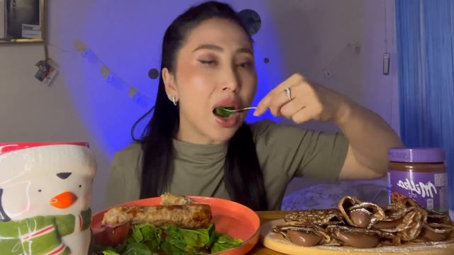 МУКБАНГ•Купаты,салат и блины с шоколадом🤤•Завидный парень в школе смотреть онлайн