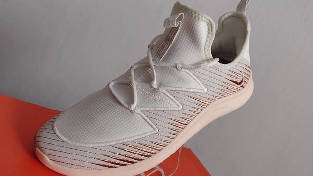 ZAPATILLA NIKE FREE TR ULTRA MTLC AV2140 100 смотреть онлайн