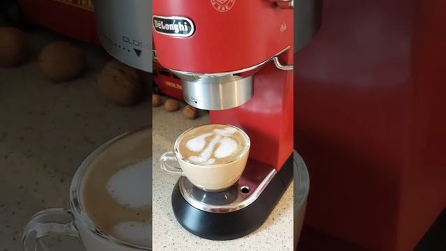 Latte Art and DeLonghi Dedica EC685 смотреть онлайн