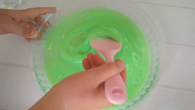 ?КАК СДЕЛАТЬ СЛАЙМ ИЗ ВОДЫ И КЛЕЯ/простой рецепт слайма из воды, клея и загустителя смотреть онлайн
