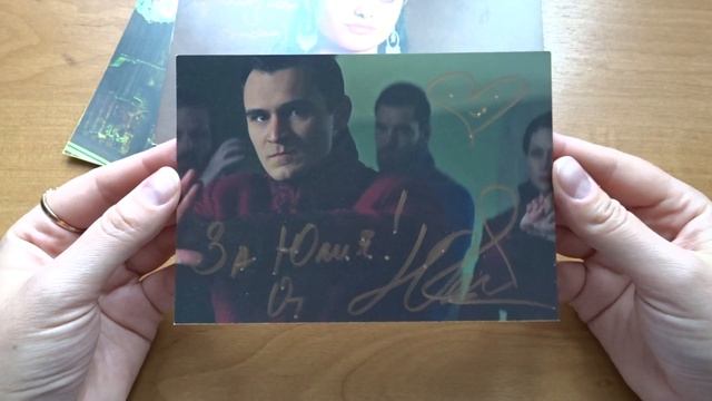 Автографы с Болгарского комик кона. Victor Dorobantu - ВЕЩЬ из Уэнсдей и др. смотреть онлайн