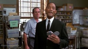 Пришельцы в почтовом отделении  Прикол  Люди в черном 2  3 9   2002