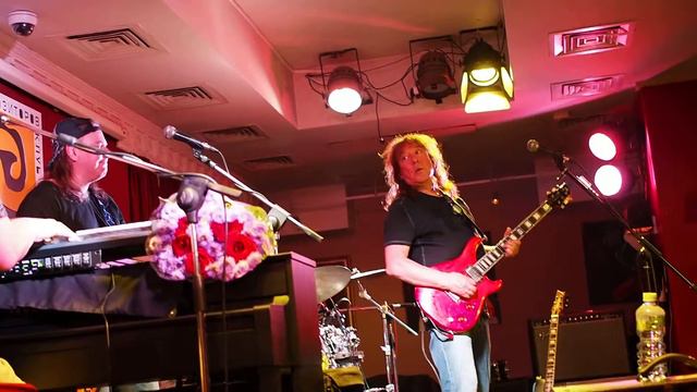 Динамик: Эй, красотка!