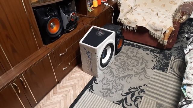 Музыкальный центр Samsung раскачивает сабвуфер))))) смотреть онлайн