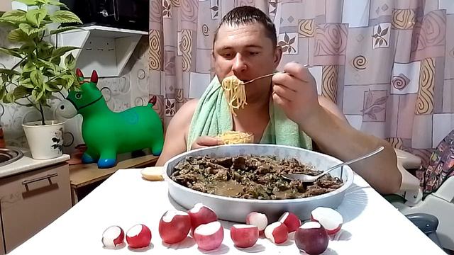 мукбанг/обжор/гуляш с говядиной/mukbang/devoured/ смотреть онлайн