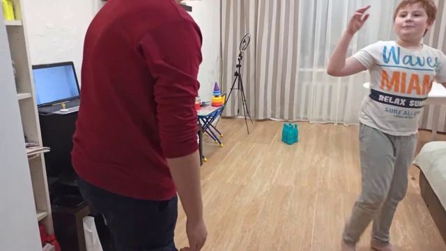ИГРАЕМ В КЕГЛИ ПОД ЖЕЛАНИЕ НА ПАТИ ФЕМИЛИ смотреть онлайн