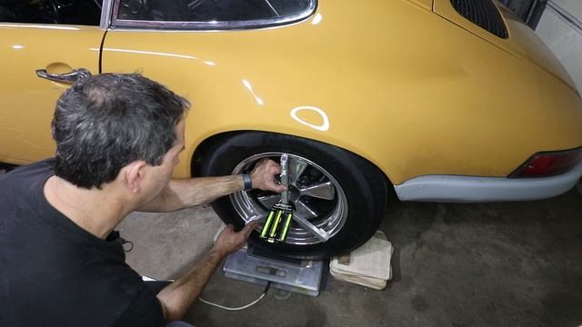 First Wheel Alignment Measurements Are Awful & Corner Weights Revealed Porsche 911 Suspension Setu смотреть онлайн