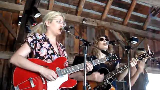 Ladies Of The Canyon - Lonely Town (Alexandria July 16, 2011) Song 9 of 15 смотреть онлайн