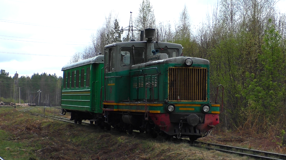 АУЖД. ТУ4-2881 с пригородным поездом Ельничная — Синячиха прибывает на станцию Угольная
