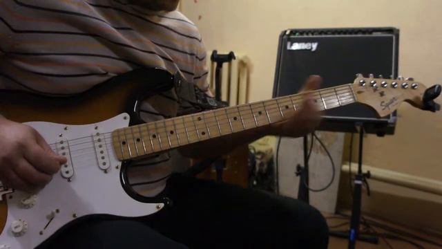Demo fender squire affinity strat sunburst sss. смотреть онлайн