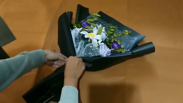 Wrapping Buket Bunga Satin part 4 || How to Wrapp Flowers Bouquet смотреть онлайн