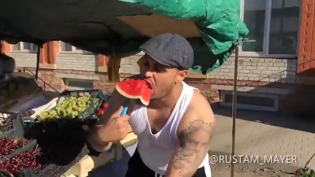 Джавид на рынке