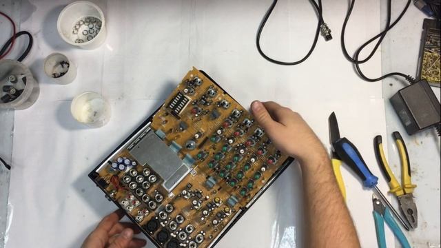 Ремонт микшерного пульта YAMAHA MG82CX. Замена регуляторов громкости(потенциометров) смотреть онлайн